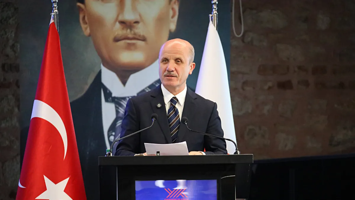 Üniversiteyi 3 yılda bitirme şansı! YÖK Başkanı Özvar açıkladı