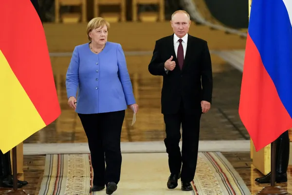 Alman Şansölyesi Merkel’den Taliban açıklaması: Müzakere etmeye çalışmalıyız