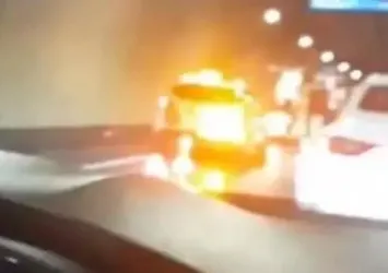 Avrasya Tüneli'nde araç yangını! Ulaşım geçici süreyle trafiğe kapatıldı