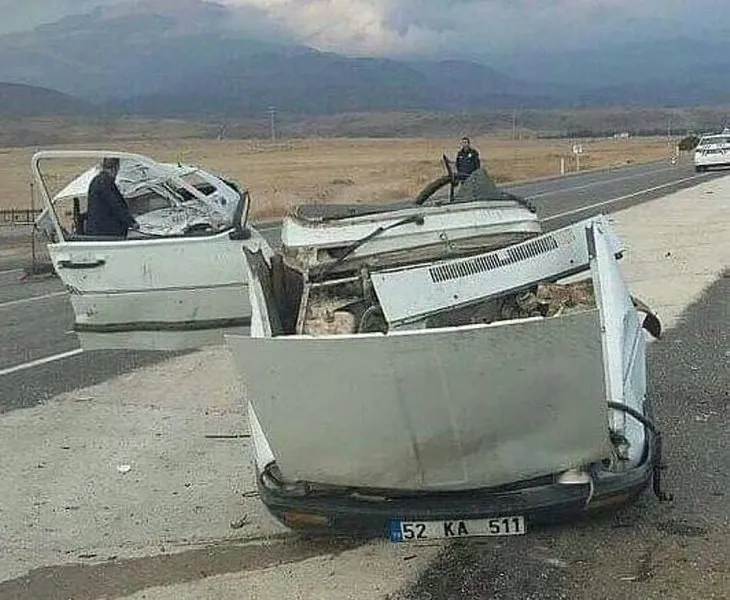 Kayseri'nin Develi ilçesinde tırın çarptığı otomobil 2'ye bölünürken, kazada 1 kişi hayatını kaybetti. ile ilgili görsel sonucu