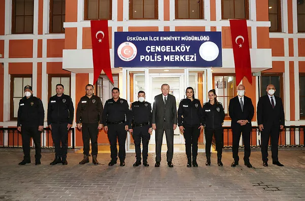 Başkan Erdoğan ve Bakan Süleyman Soylu’dan Çengelköy Polis Merkezi’nde iftar