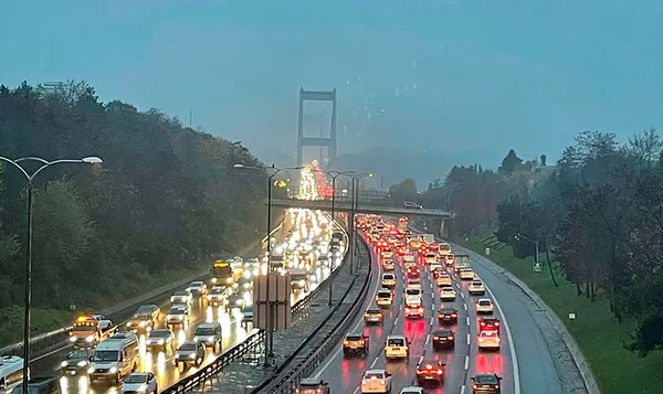 İstanbul'da yeni hafta trafikle başladı! Milyonlar yolda kaldı - 7