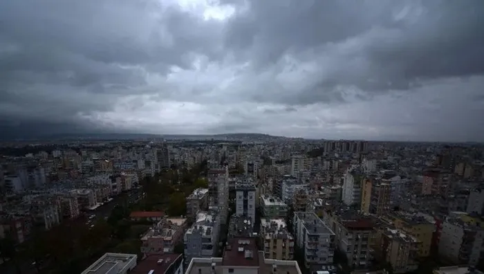 meteorolojiden-hafta-sonu-uyarisi-saganak-geri-donuyor-istanbul-ankara-izmir-dikkat-1715205318835.jpeg