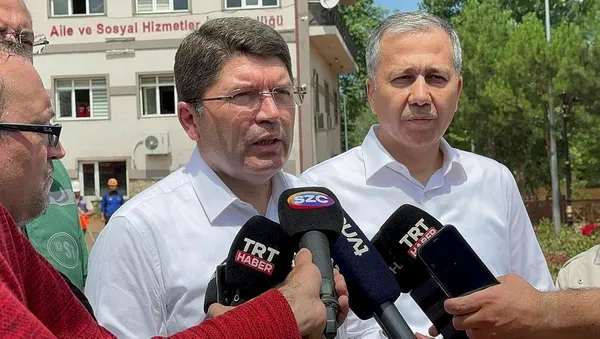 Sel bölgesinde son durum! Devlet tüm imkanlarıyla seferber oldu | Doğu Karadeniz’e flaş uyarı! Bakan Ali Yerlikaya duyurdu