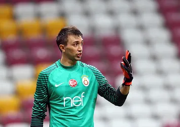 Galatasaray'da kaleci Muslera'ya özel izin