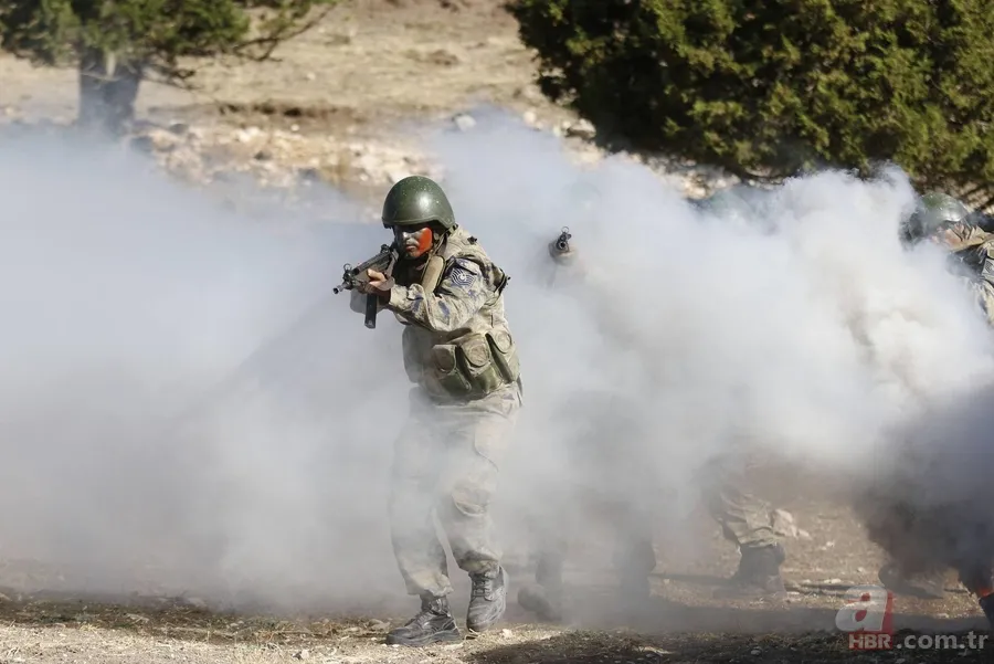 Isparta Eğirdir Dağ Komando Okulu ve Eğitim Merkezi Komutanlığı'nda zorlu eğitim 13