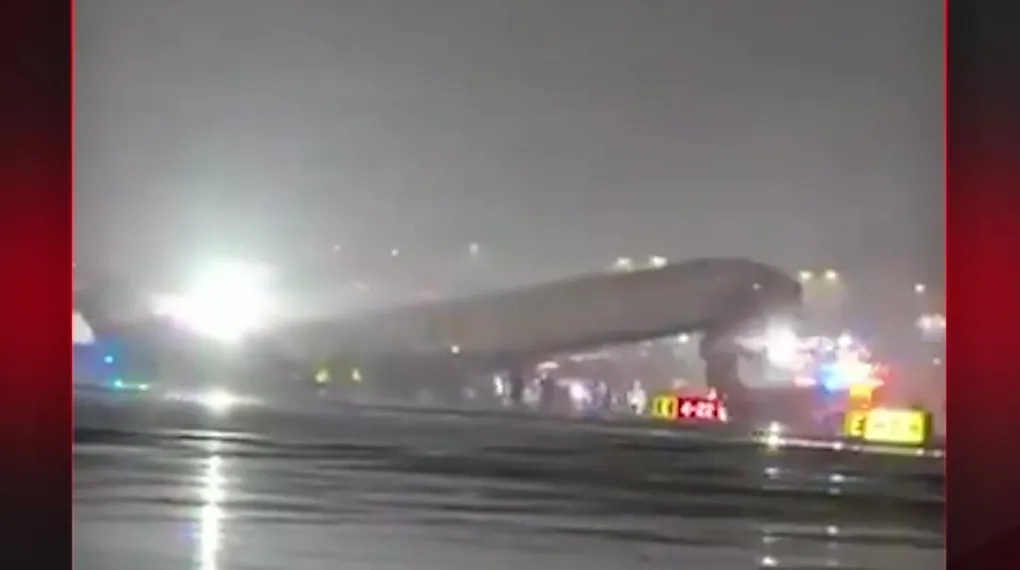 UÇAK İLE İTFAİYE ARACI ÇARPIŞTI