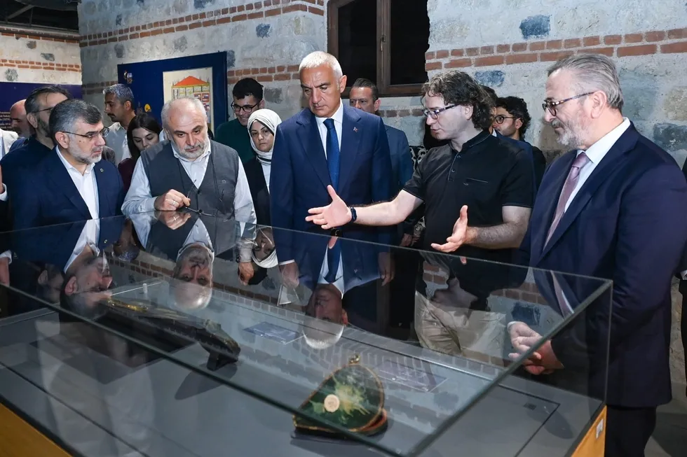 osmanlinin-bilim-mirasi-rami-kutuphanesinde-gun-yuzune-cikti-1782466853896.jpg Osmanlı'nın bilim mirası Rami Kütüphanesi'nde gün yüzüne çıktı! - 2