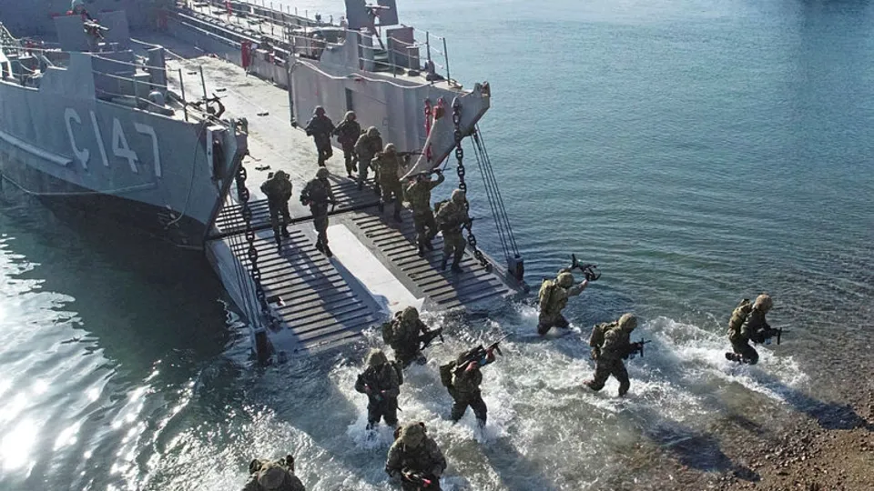 "Timsahlar" denizde fırtına gibi esti! İşte nefes kesen tatbikattan özel görüntüler