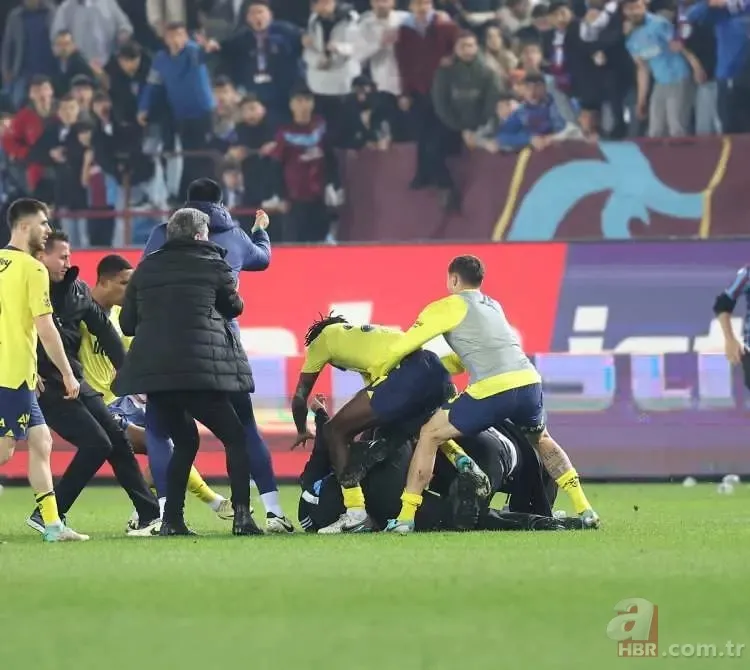 Fenerbahçeli Oosterwolde'den Trabzonspor taraftarına çirkin el hareketi! Olayların fitilini ateşledi 18