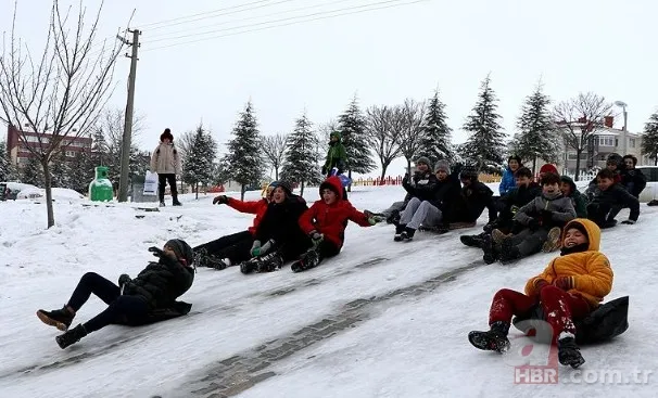 Valilikler peş peşe duyurdu! Eğitime kar molası: İşte 13 Ocak Salı okulların tatil edildiği iller 6