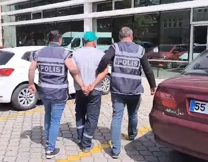 samsunda-32-yil-ve-10-yil-hapis-cezasi-bulunan-2-kisi-yakalandi-1716475286420.jpg Samsun'da 32 yıl ve 10 yıl hapis cezası bulunan 2 kişi yakalandı - 1