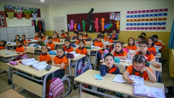 1651073324979.jpg Okullarda maske zorunluluğu kaldırılmasının ardından ilk gün! Bakan Mahmut Özer: Uzun süredir bugünleri bekliyorlardı - 2