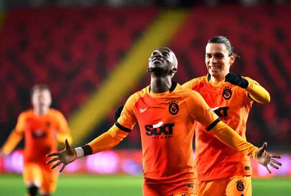 fatih-terimden-son-dakika-irfan-can-kahveci-aciklamasi-her-sey-para-degil-1611948131312.jpg Fatih Terim'den son dakika İrfan Can Kahveci açıklaması! "Her şey para değil" - 4