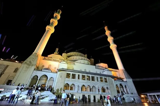 MİRAÇ KANDİLİ DUASI: Diyanet Miraç Kandili duası nedir? Kandil gecesinde hangi dualar, sureler okunur? Peygamber Efendimizin kandil duası