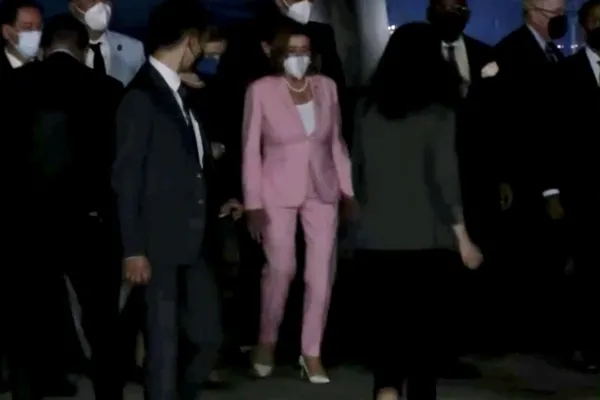 Pelosi’nin uçağı Tayvan’a iniş yaptı! ABD ile Çin arasında yüksek gerilim