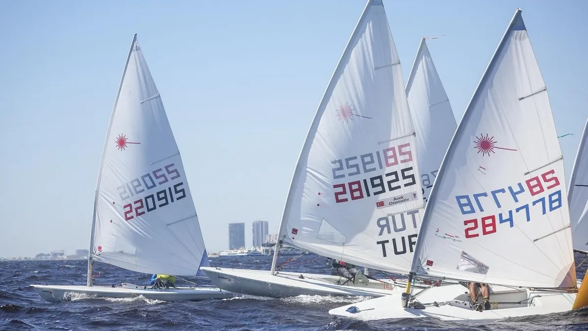 Karşıyaka'daki yelken şampiyonasına görkemli kapanış