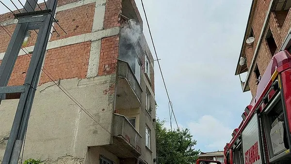 1686292412392.jpeg İstanbul Arnavutköy'de yangın paniği! Kova ve hortumlarla müdahale - 2