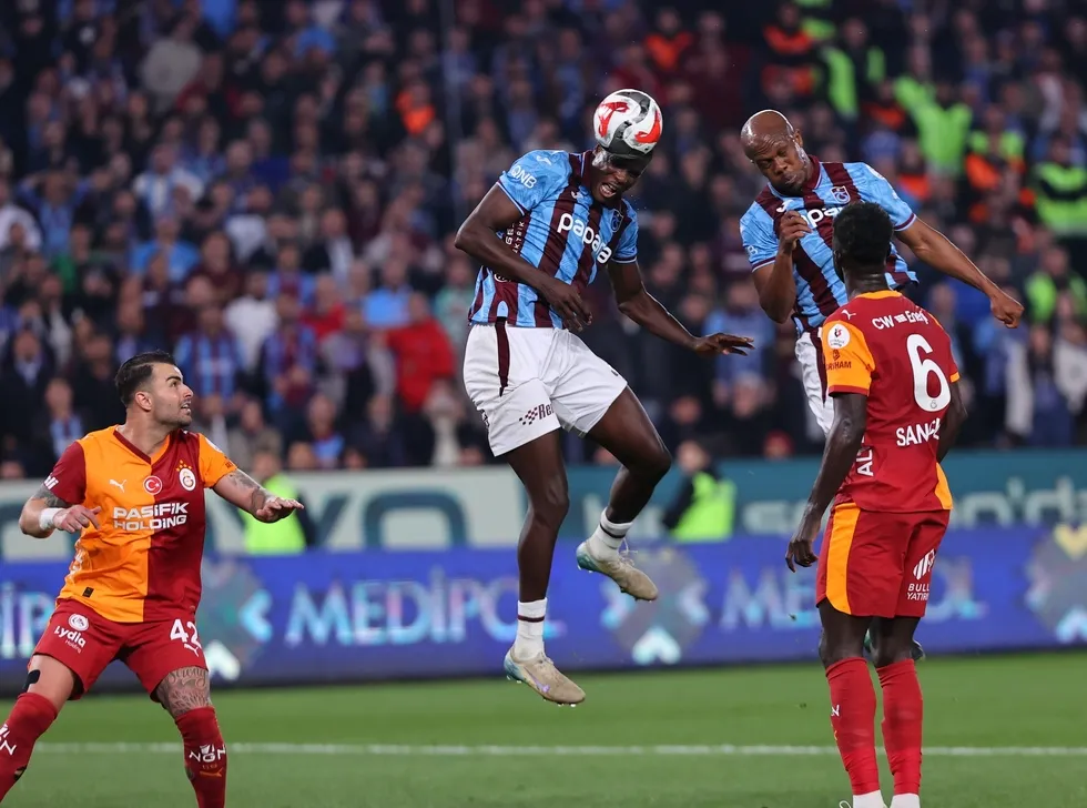 Galatasaray'da Dursun Özbek ve yönetiminden Trabzonspor derbisi öncesi 1 milyon euroluk prim kararı! - 3