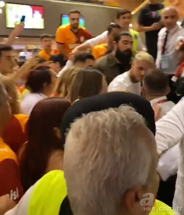 Mauro Icardi'nin görüntüsü olay oldu! Taraftara kafa mı attı? 11