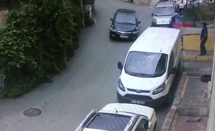 Son dakika: İstanbul Beyoğlu’nda freni patlayan otomobil önüne geleni biçti! Mucize kurtuluş kamerada