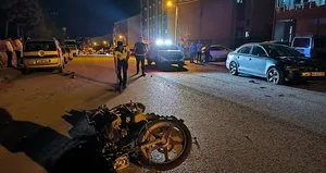 Motosiklet ile otomobil çarpıştı: 1 ölü
