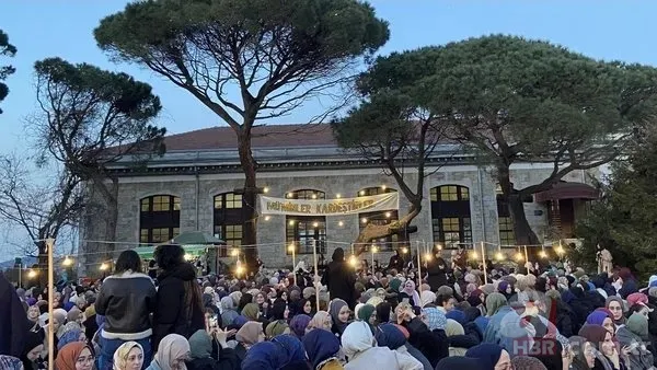 Boğaziçi Üniversitesi'nde iftar programı! Binlerce öğrenci yan yana saf tutup namaz kıldı 2