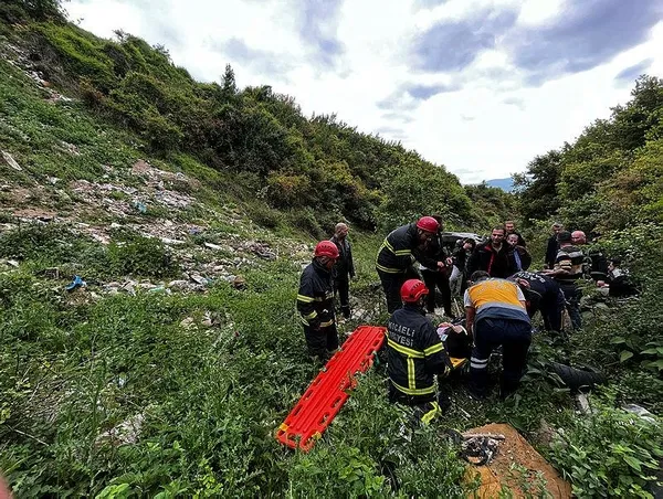 kocaelide-korkunc-kaza-150-metrelik-ucurumdan-uctu-defalarca-takla-atti-1683997825536.jpeg Kocaeli'de korkunç kaza! 150 metrelik uçurumdan uçtu defalarca takla attı - 2