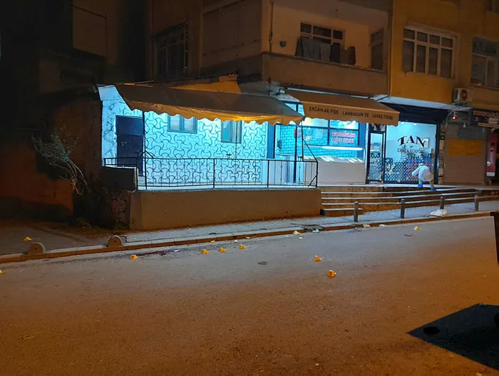 istanbul-kucukcekmecede-kuafore-silahli-saldiri-1i-agir-6-yarali-1646085049104.jpg İstanbul Küçükçekmece'de kuaföre silahlı saldırı: 1'i ağır 6 yaralı - 1