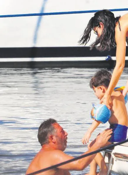 Cem Yılmaz için öncelik oğlu, Ebru Şallı ikinci planda... - 1