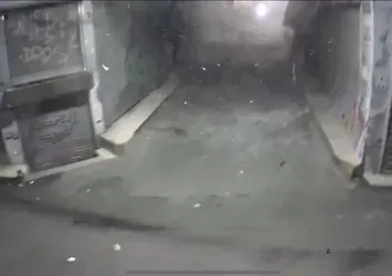 Beyoğlu'nda facianın eşiğinden dönüldü! Dehşet anı kamerada