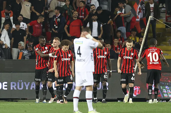 İşte Süper Lig’de küme düşen takımlar! Pendikspor için milyonda bir ihtimal...