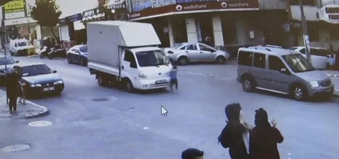 İstanbul’da çocuğa kamyonet çarptı, sürüklendi ancak yara bile almadı! O anlar kamerada