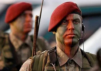 Sahadaki beyin takımı bordo bereliler