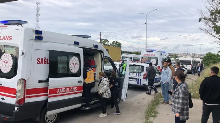 1715870071593.jpg Çorlu’da zincirleme kaza: 4 yaralı - 2