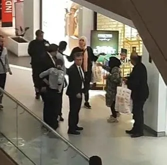 1699946554572.jpeg AVM'yi birbirine kattılar! Hırsızlık iddiası çılgına döndürdü - 1