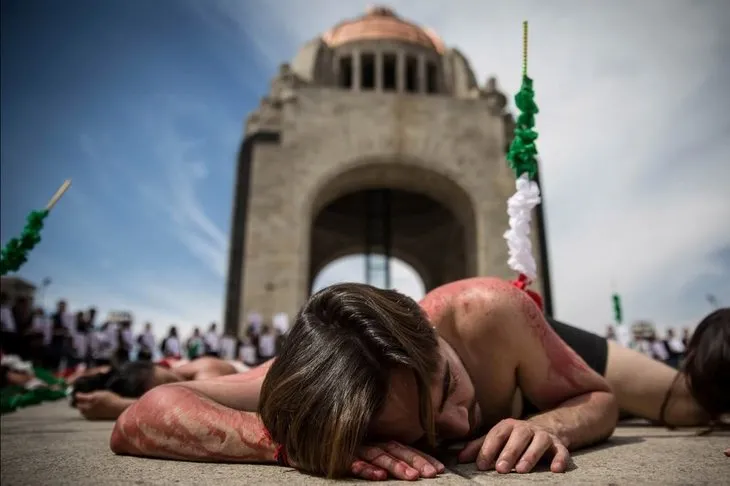 Meksika’da çarpıcı boğa güreşi protestosu