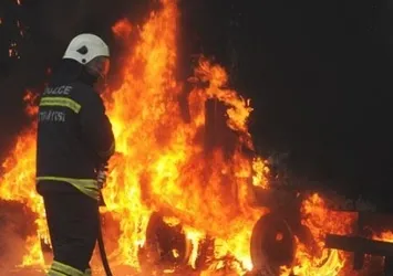 Adana'da palet fabrikasında yangın!
