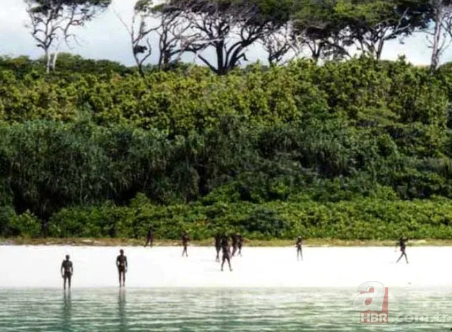 Yaklaşanı öldürüp etiyle besleniyorlar! Uçan cisimlere ok ve mızraklarla saldırdılar 🏹 İşte dünyanın en vahşi kabilesi 3