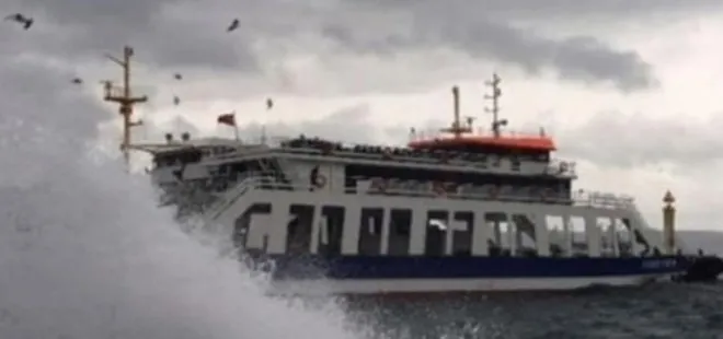 Deniz ulaşımına fırtına engeli! Gökçeada ve Bozcaada feribot seferleri iptal edildi