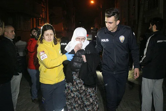 Güngören'de 5 katlı binada yangın - 3