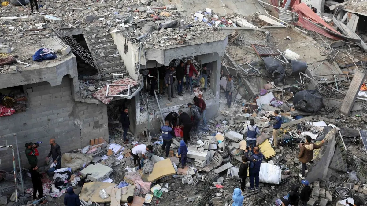 Katil İsrail kana doymuyor! Terör ordusunun Gazze'ye düzenlediği saldırılarda 13 Filistinli öldü
