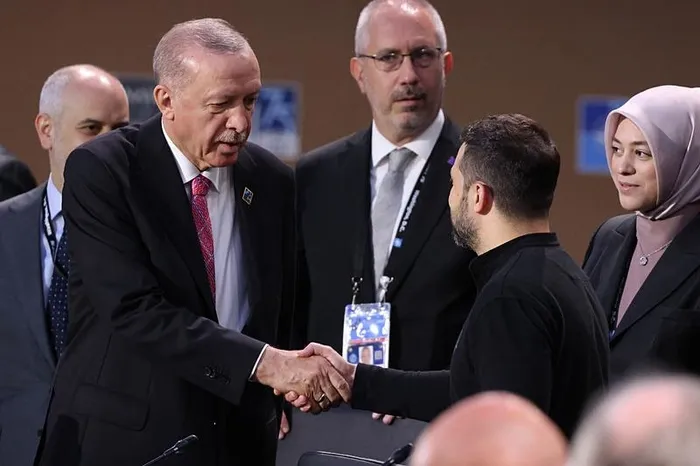 once-putin-sonra-zelenski-baskan-erdogandan-baris-diplomasisi-tahil-koridorunda-yeniden-turkiye-damgasi-1720726158829.jpg Önce Putin sonra Zelenski: Başkan Erdoğan'dan 'barış' diplomasisi! Tahıl Koridoru'nda yeniden Türkiye damgası