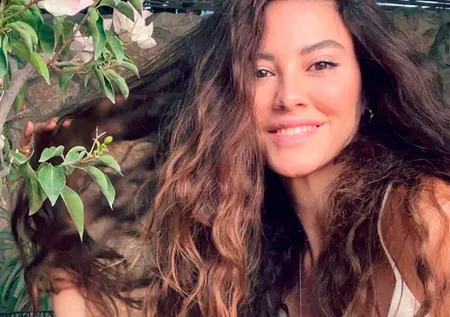 Başak Dizer kimdir, kaç yaşında? Başak Dizer ne iş yapıyor? Başak Dizer ve Kıvanç Tatlıtuğ'un oğlu Kurt Efe doğdu