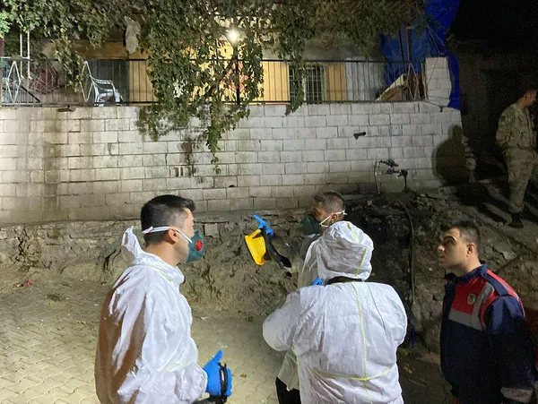 1664656446395.jpg Gaziantep'te gece yarısı korkunç olay! Evi otomatik silahla taradılar! 2 ölü 3 yaralı... - 5