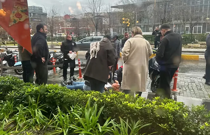 Beyoğlu'nda fırtına dehşeti: Üzerine tabela devrilen genç kadın yoğun bakımda