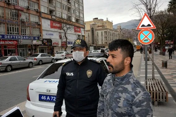 Coronavirüs yasaklarını delen 2 kişiye ceza kesildi! Olayı görüntüleyince gözaltına alındı