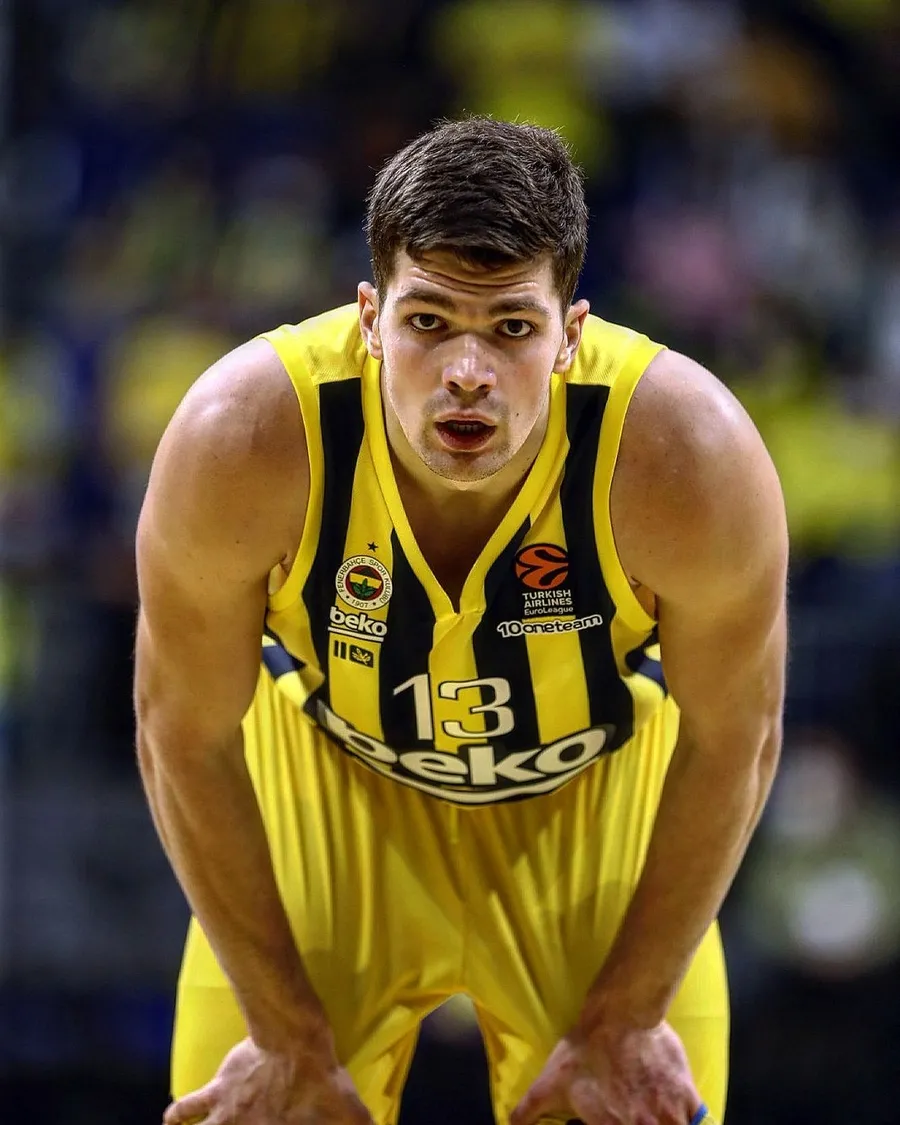 once-namaz-sonra-aile-ziyareti-milli-yildiz-tarik-biberovicten-samimi-bayram-mesaji-1773986769549.jpg "Önce namaz, sonra aile ziyareti" Milli yıldız Tarık Biberovic’ten samimi bayram mesajı - 3