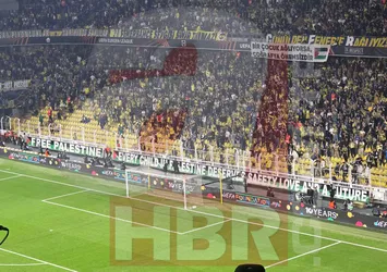 Fenerbahçe taraftarından Filistin'e destek pankartı: Bir çocuk ağlıyorsa, coğrafya önemsizdir