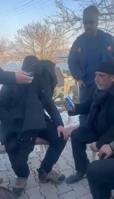 Afet bölgesine gönderilen montun cebinde unutulmuştu: Depremzede sahibine teslim etti